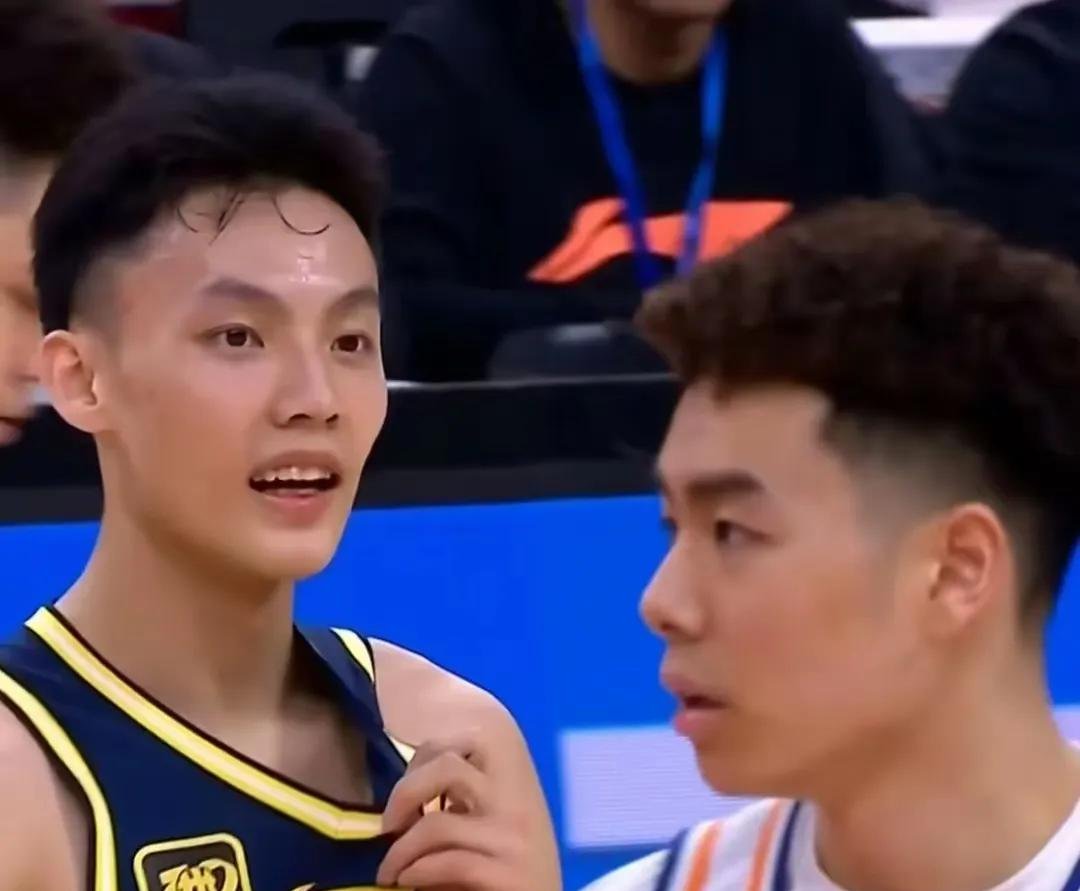 广东男篮主场战胜上海队，延续连胜