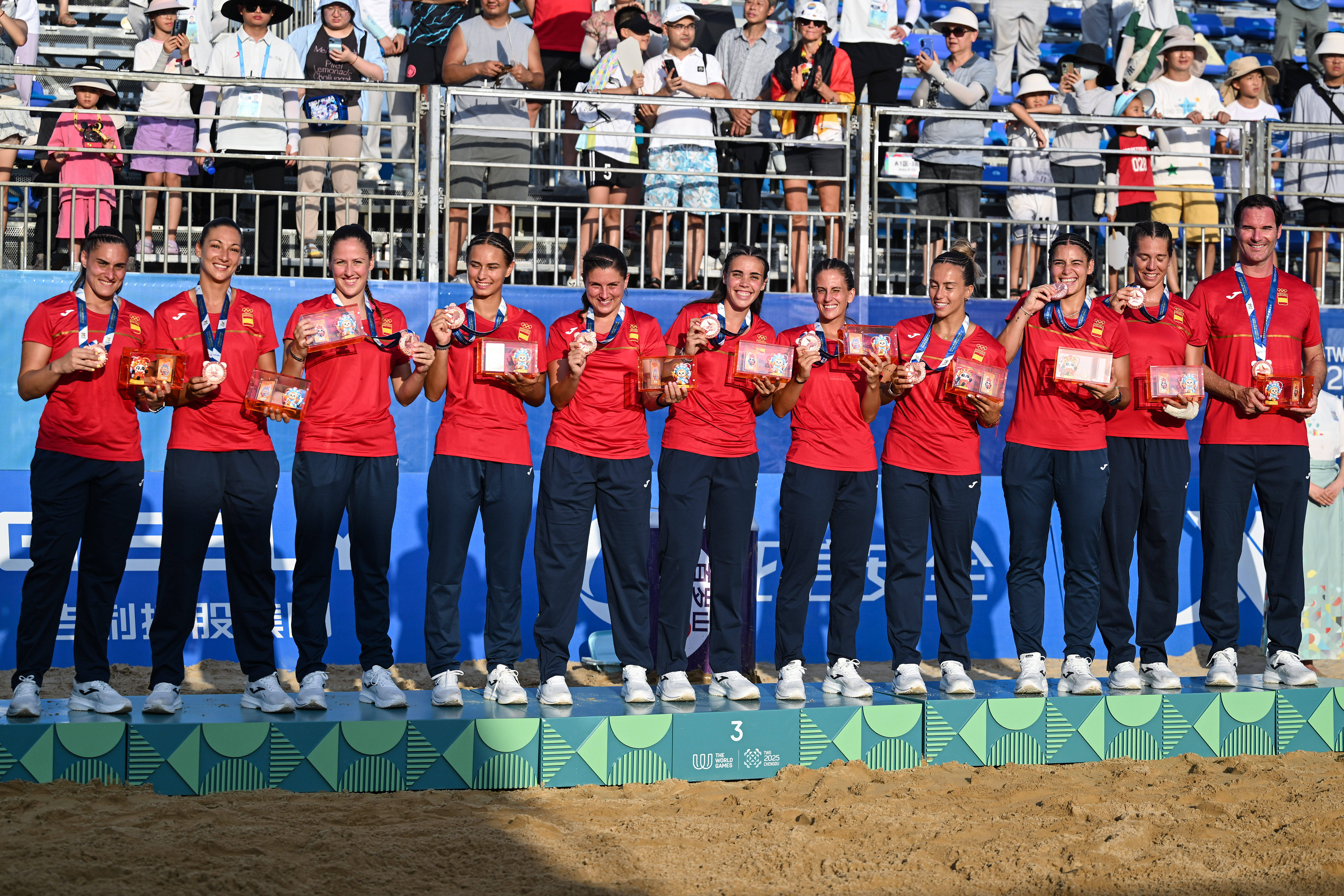 阿根廷队在排球比赛中勇夺冠军