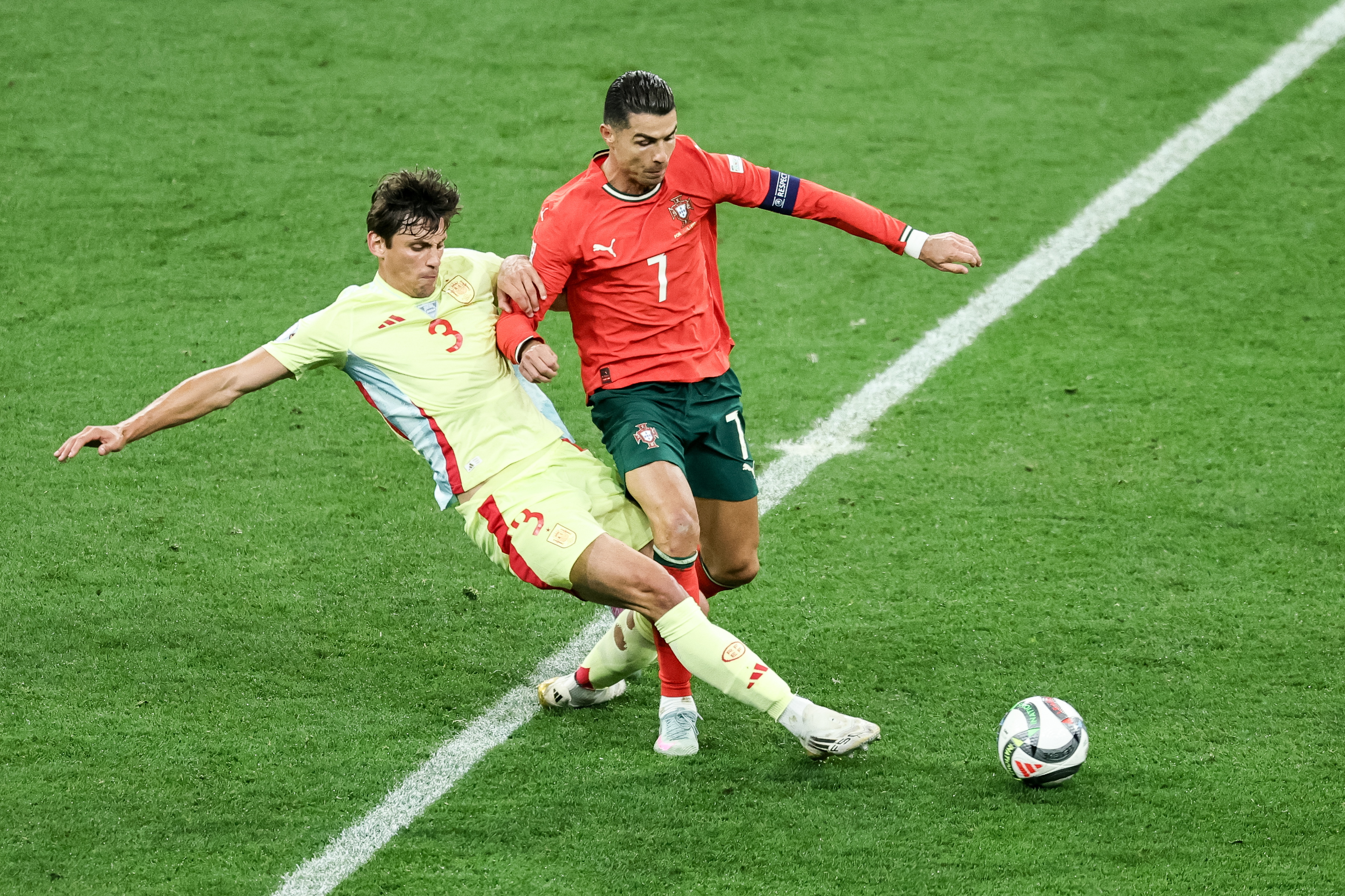 包含葡萄牙客场豪取分，继续追赶的词条