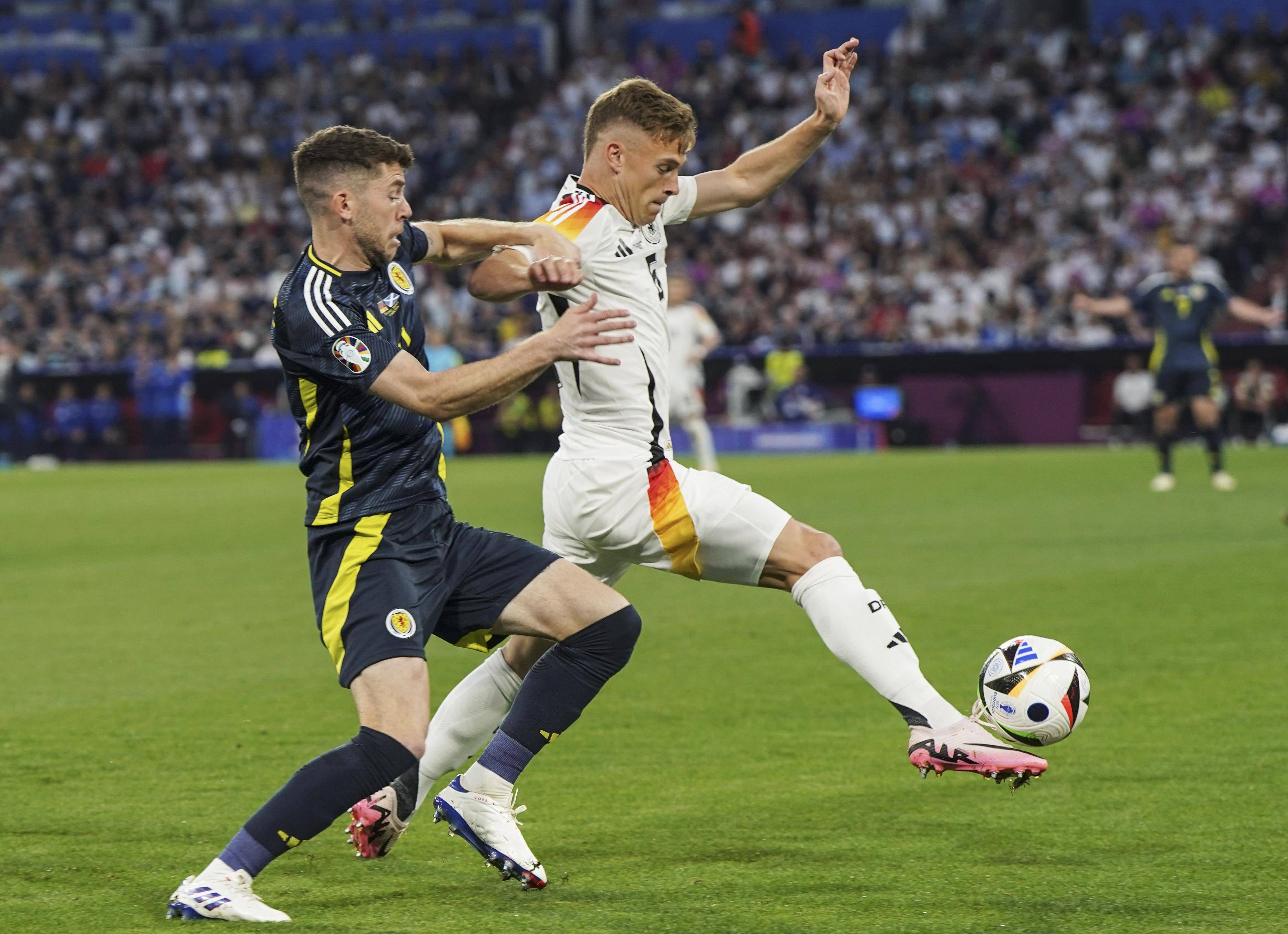 包含捷克取胜苏格兰：欧洲国家间比赛的激动人心之战的词条