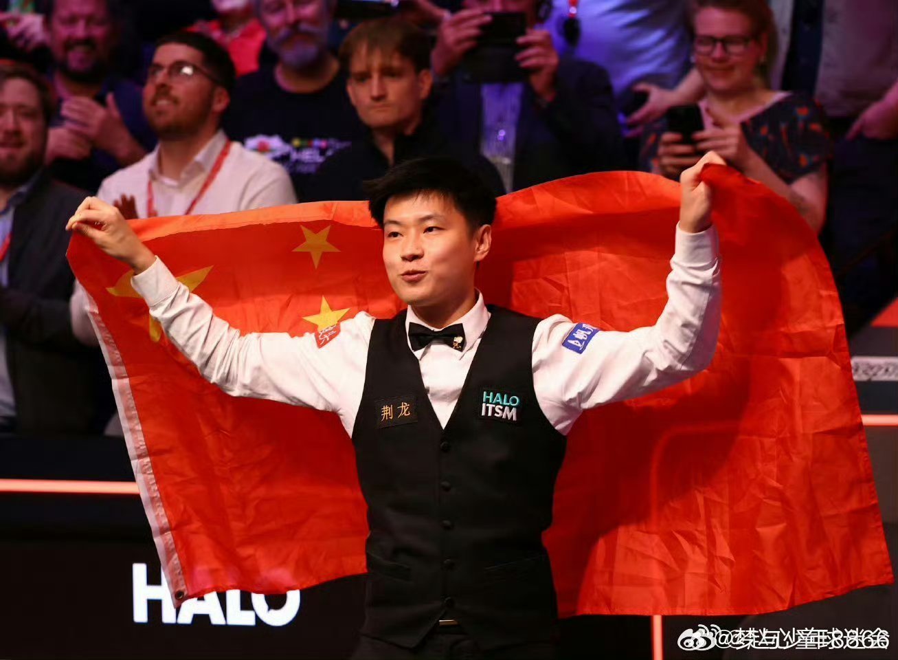 出色表现赢得掌声，瞬间完美诠释球员魅力