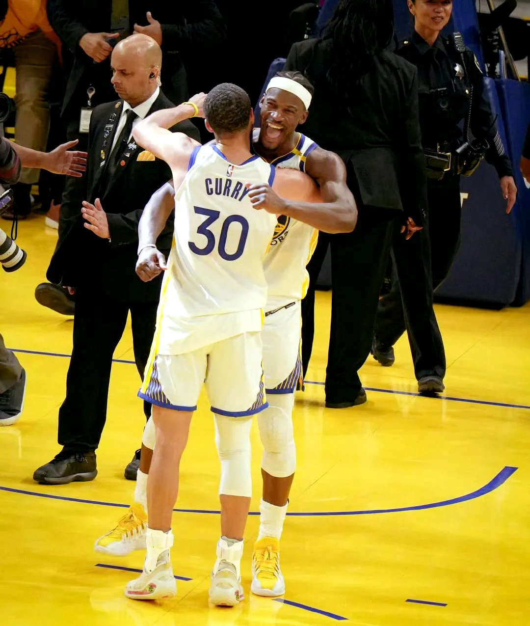 勇士逆转灰熊，取得九连胜