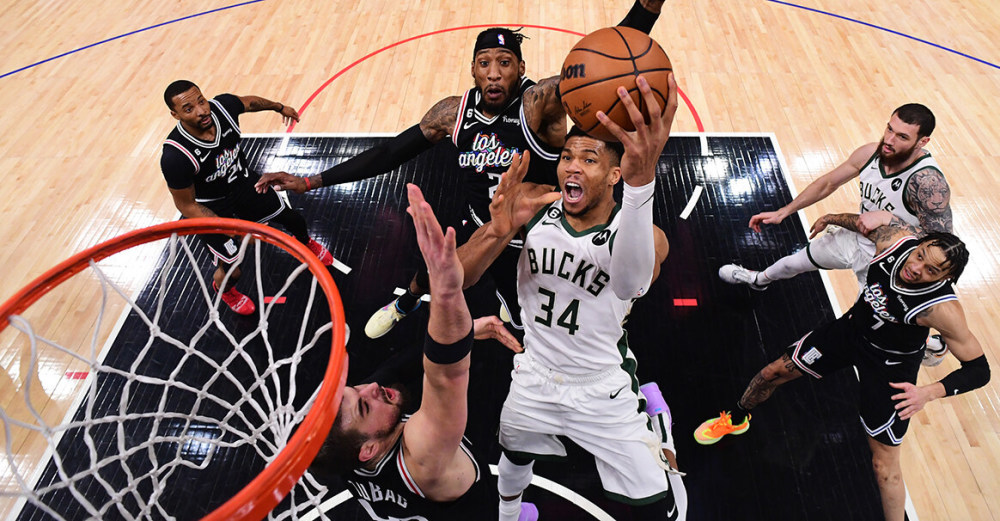 雄鹿轻取快船，米切尔贡献30分