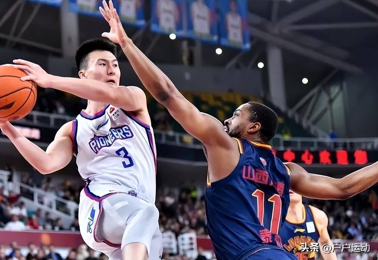 篮球比赛中发生意外，裁判员严查案情进行处理